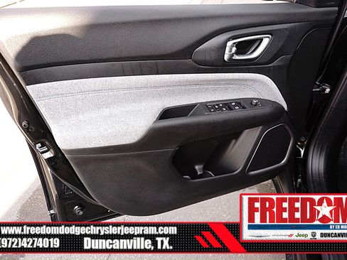 New 2026 Jeep Compass Latitude image 39