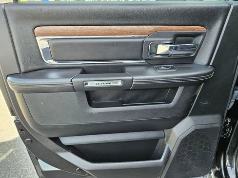 Used 2018 RAM 1500 Laramie AWD/4WD image 16