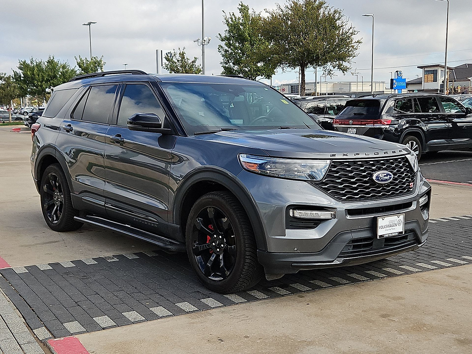 Used 2023 Ford Explorer ST w/ Equipment Group 401A AWD/4WD image 2