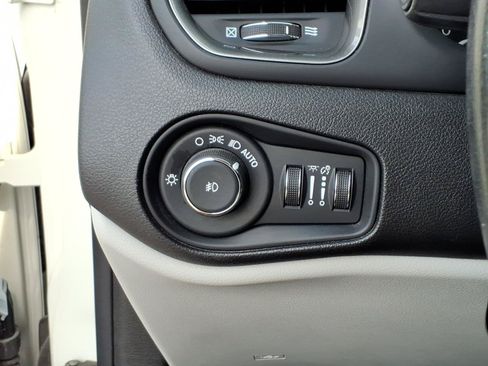 Used 2020 Jeep Renegade Limited w/ Safety and Security Group FWD image 26