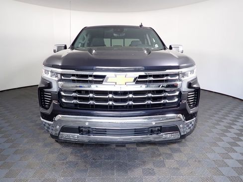 Used 2022 Chevrolet Silverado 1500 LTZ w/ LTZ Premium Package AWD/4WD image 12