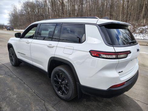 New 2026 Jeep Grand Cherokee L 4WD image 4