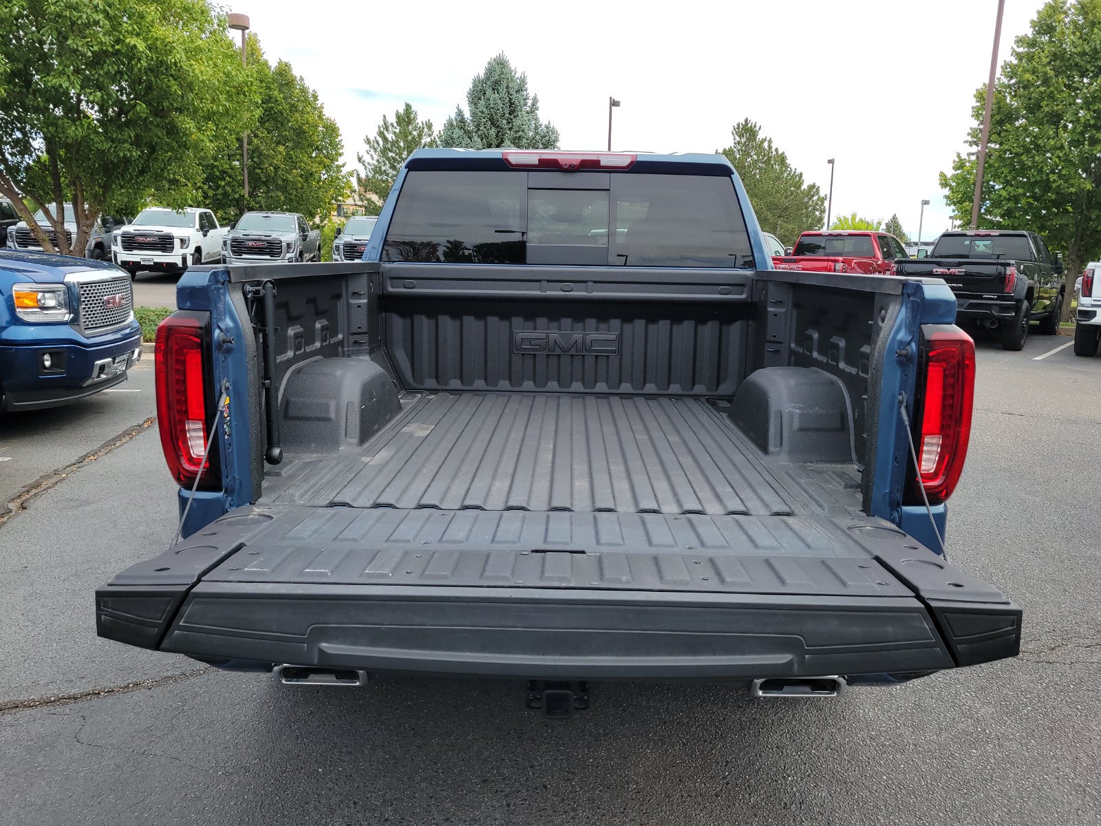 Used 2025 GMC Sierra 1500 Denali w/ Denali Reserve Package AWD/4WD image 13
