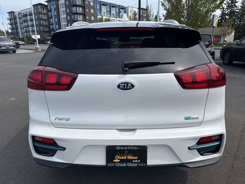 Used 2019 Kia Niro EX w/ Cold Weather Package 2.0 FWD image 7