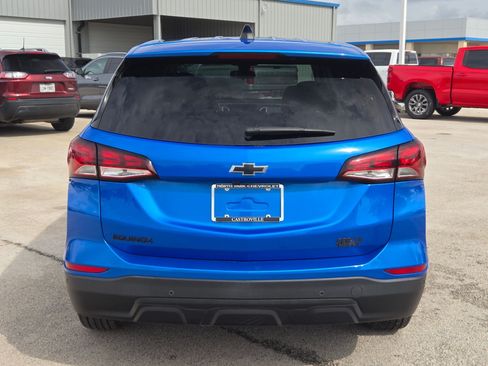 Used 2024 Chevrolet Equinox LS w/ LS Convenience Package FWD image 4