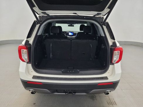 Used 2022 Ford Explorer XLT w/ Equipment Group 202A AWD/4WD image 29