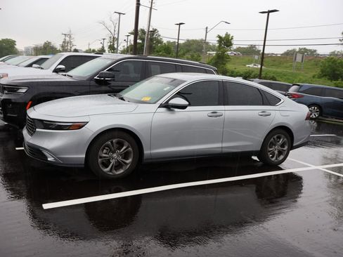 Used 2024 Honda Accord EX image 4