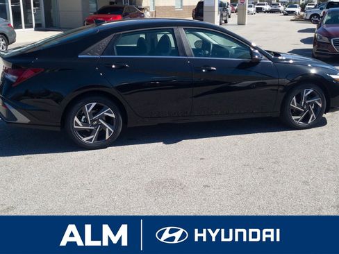 New 2026 Hyundai Elantra Limited image 4