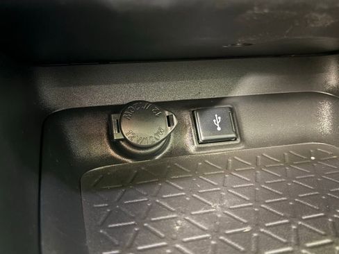 Used 2022 Toyota RAV4 XLE Premium image 30