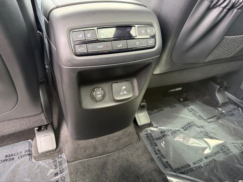 Used 2024 Hyundai Palisade Limited AWD/4WD image 15