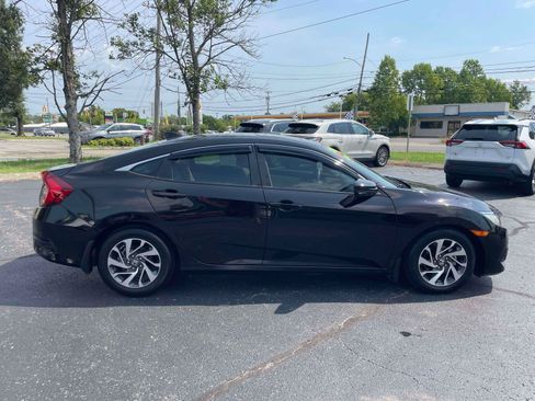 Used 2018 Honda Civic EX image 9
