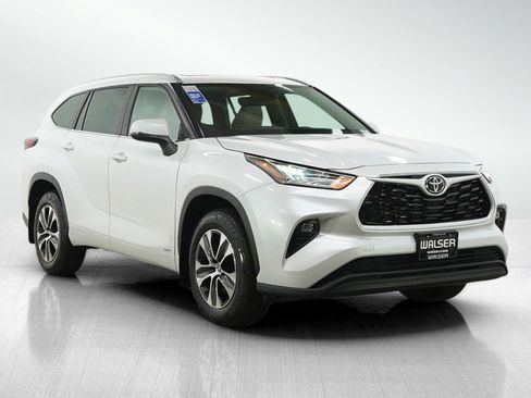 Used 2025 Toyota Highlander XLE AWD/4WD image 7