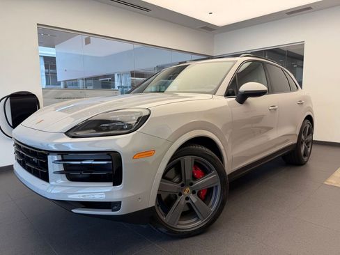Used 2024 Porsche Cayenne S AWD/4WD image 1
