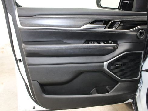 Used 2023 Jeep Wagoneer Series II image 19