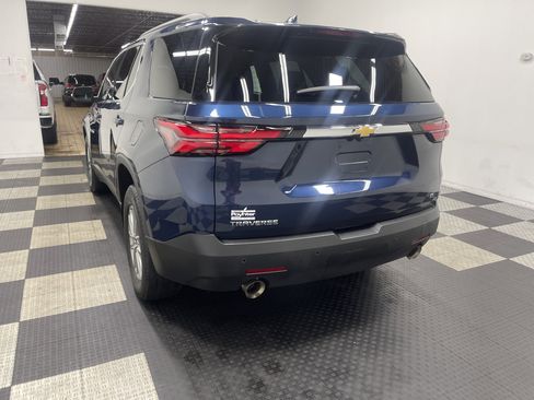 Used 2022 Chevrolet Traverse LT image 2