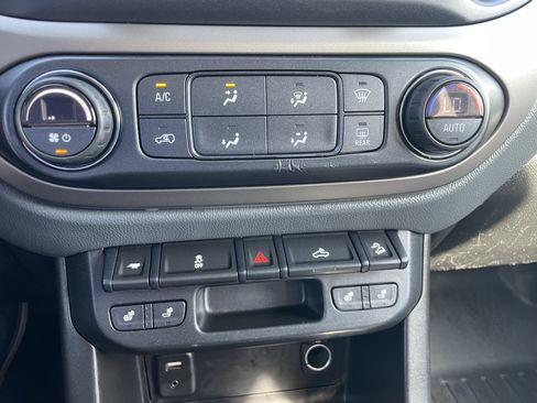 Used 2017 Chevrolet Colorado Z71 AWD/4WD image 22