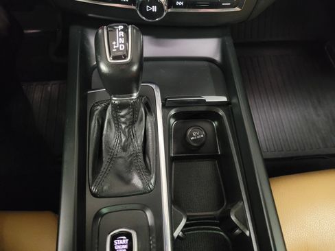 Used 2018 Volvo XC60 T5 Momentum w/ Vision Package AWD/4WD image 26