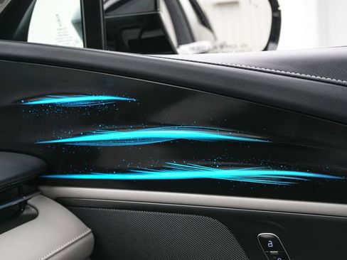 Used 2025 Lincoln Nautilus Premier image 21