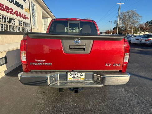 Used 2018 Nissan Frontier SV image 5