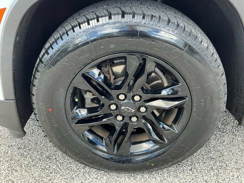 Used 2023 Chevrolet Traverse LT FWD image 28