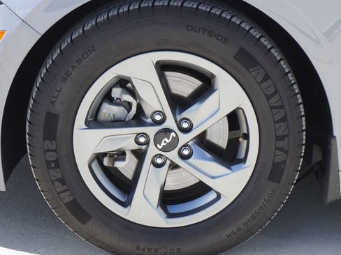 Used 2022 Kia K5 LXS image 4