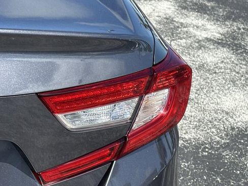 Used 2018 Honda Accord Touring image 16