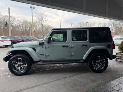 Used 2024 Jeep Wrangler Sport S w/ Convenience Group image 4