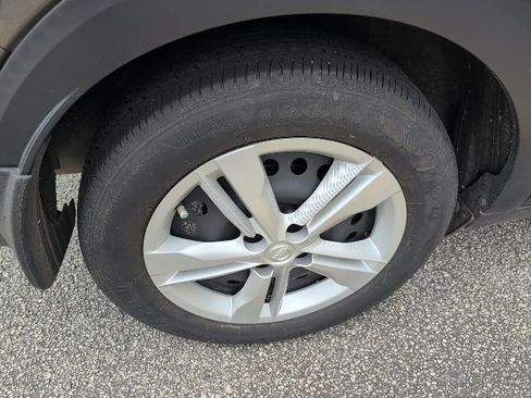 Used 2024 Nissan Kicks S image 7