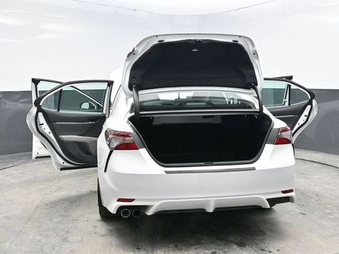 Used 2022 Toyota Camry SE image 38