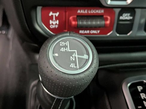 New 2026 Jeep Gladiator Mojave w/ Technology Group AWD/4WD image 24