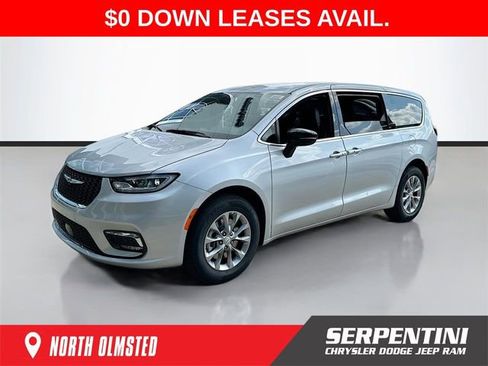 New 2026 Chrysler Pacifica Select image 1