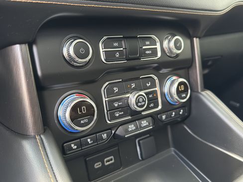 Used 2024 GMC Yukon AT4 w/ AT4 Premium Plus Package AWD/4WD image 41