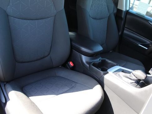 Certified 2022 Toyota RAV4 XLE FWD image 22