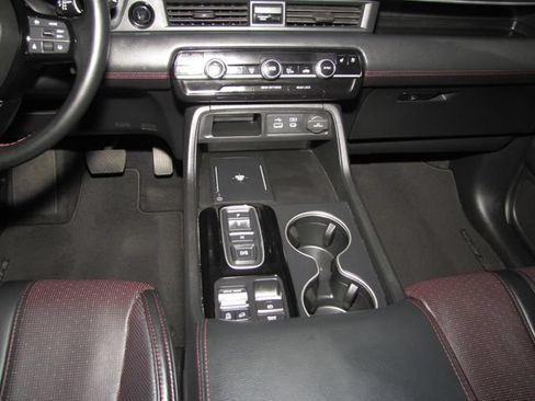 Certified 2025 Honda Pilot Black Edition image 16