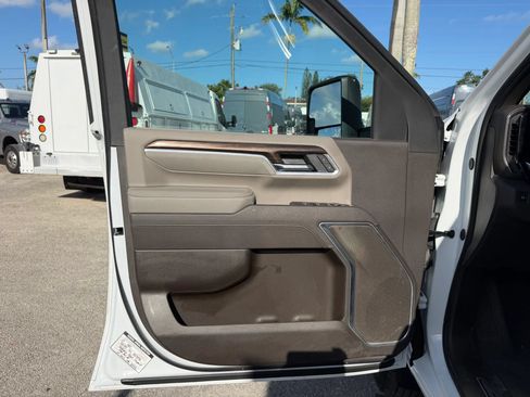 Used 2025 Chevrolet Silverado 2500 LT w/ Convenience Package AWD/4WD image 9