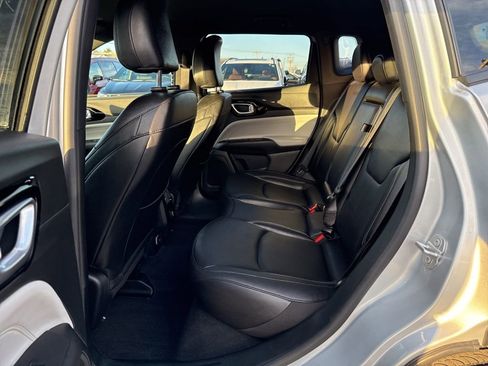 Certified 2025 Jeep Compass Limited image 22