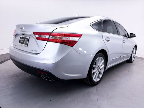 Used 2013 Toyota Avalon Limited w/ Technology Pkg FWD image 12