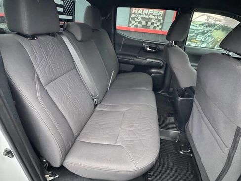 Used 2018 Toyota Tacoma TRD Sport image 15
