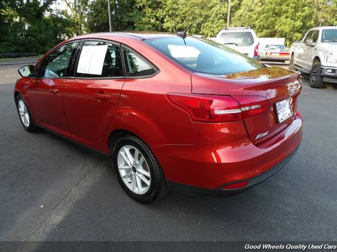Used 2018 Ford Focus SE FWD image 7