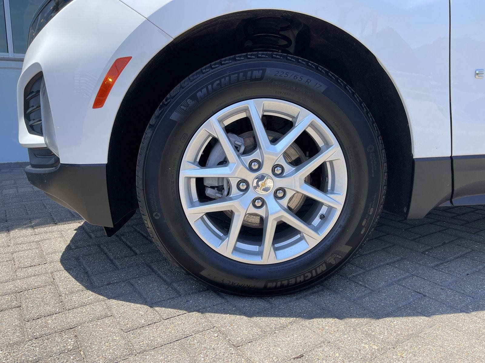 Used 2024 Chevrolet Equinox LT w/ LPO, Floor Liner Package FWD image 10