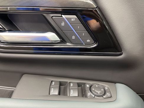 New 2026 GMC Yukon XL AT4 w/ AT4 Premium Package AWD/4WD image 8