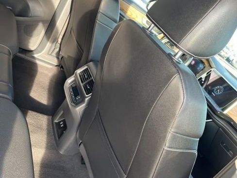 Used 2025 Volkswagen Atlas SE image 36