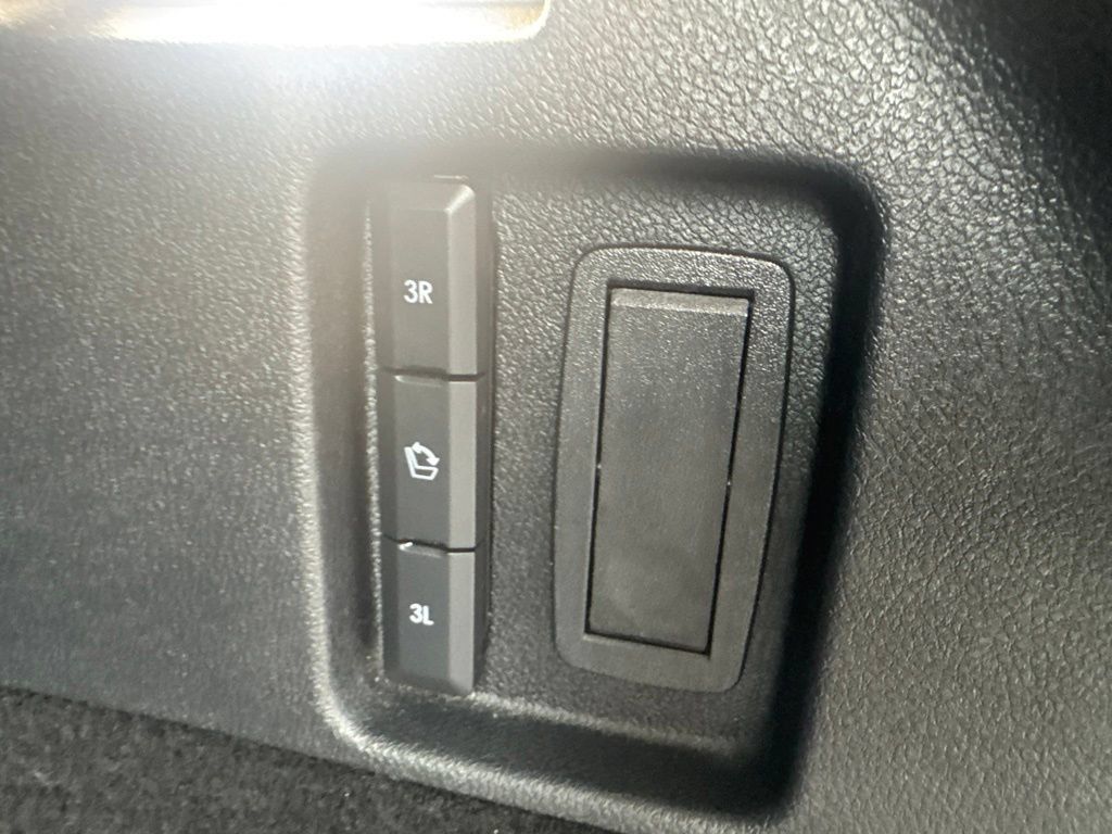 Used 2023 Lincoln Aviator AWD w/ Premium Package image 40