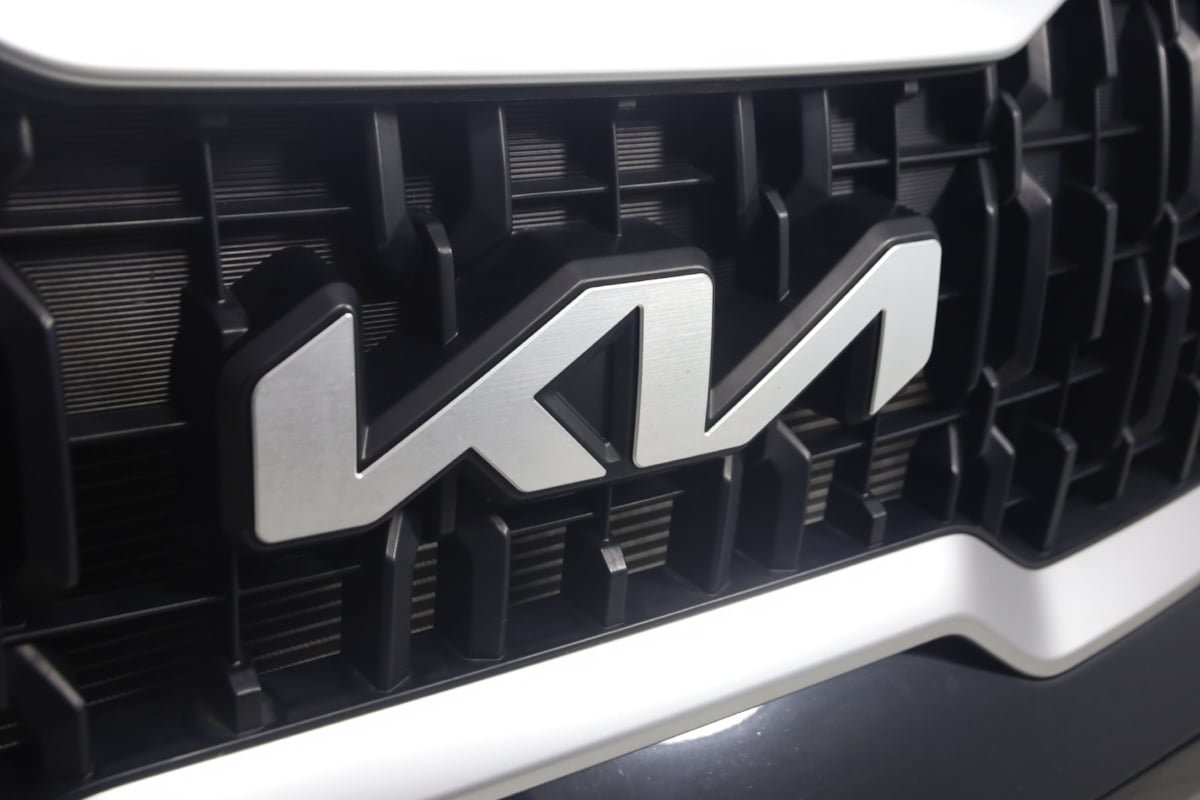 Used 2024 Kia Telluride EX w/ EX Captain's Chair Package FWD image 18