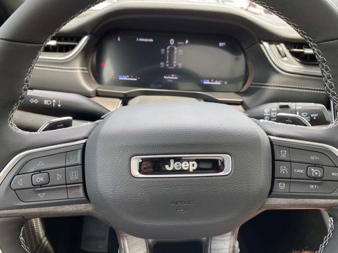 New 2025 Jeep Grand Cherokee L Limited image 15