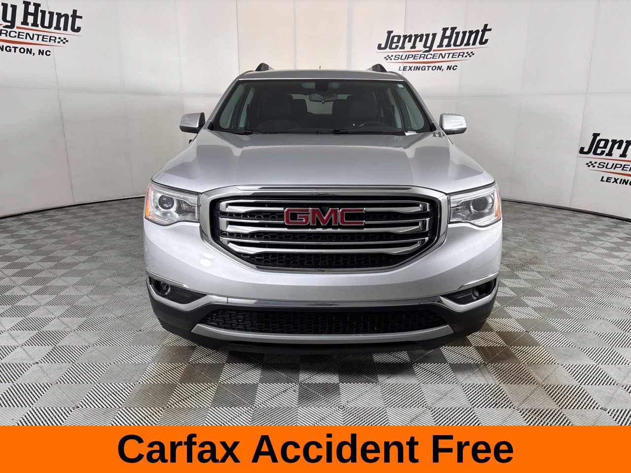 Used 2017 GMC Acadia SLE w/ Driver Alert Package I FWD image 4