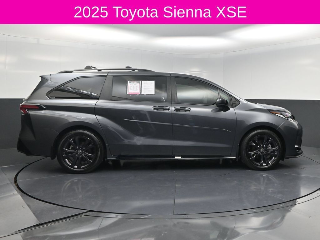 Used 2025 Toyota Sienna XSE w/ XSE Plus Package FWD image 4