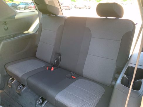 Used 2022 Chevrolet Traverse LT FWD image 33