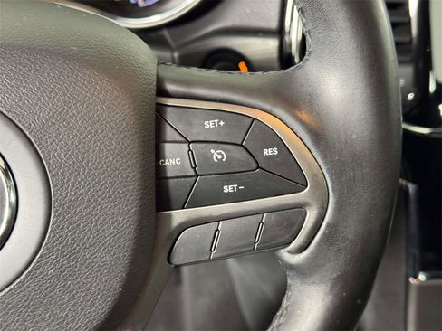 Used 2020 Jeep Grand Cherokee Limited image 23