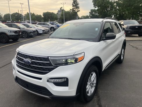 Used 2023 Ford Explorer XLT w/ Equipment Group 202A AWD/4WD image 3